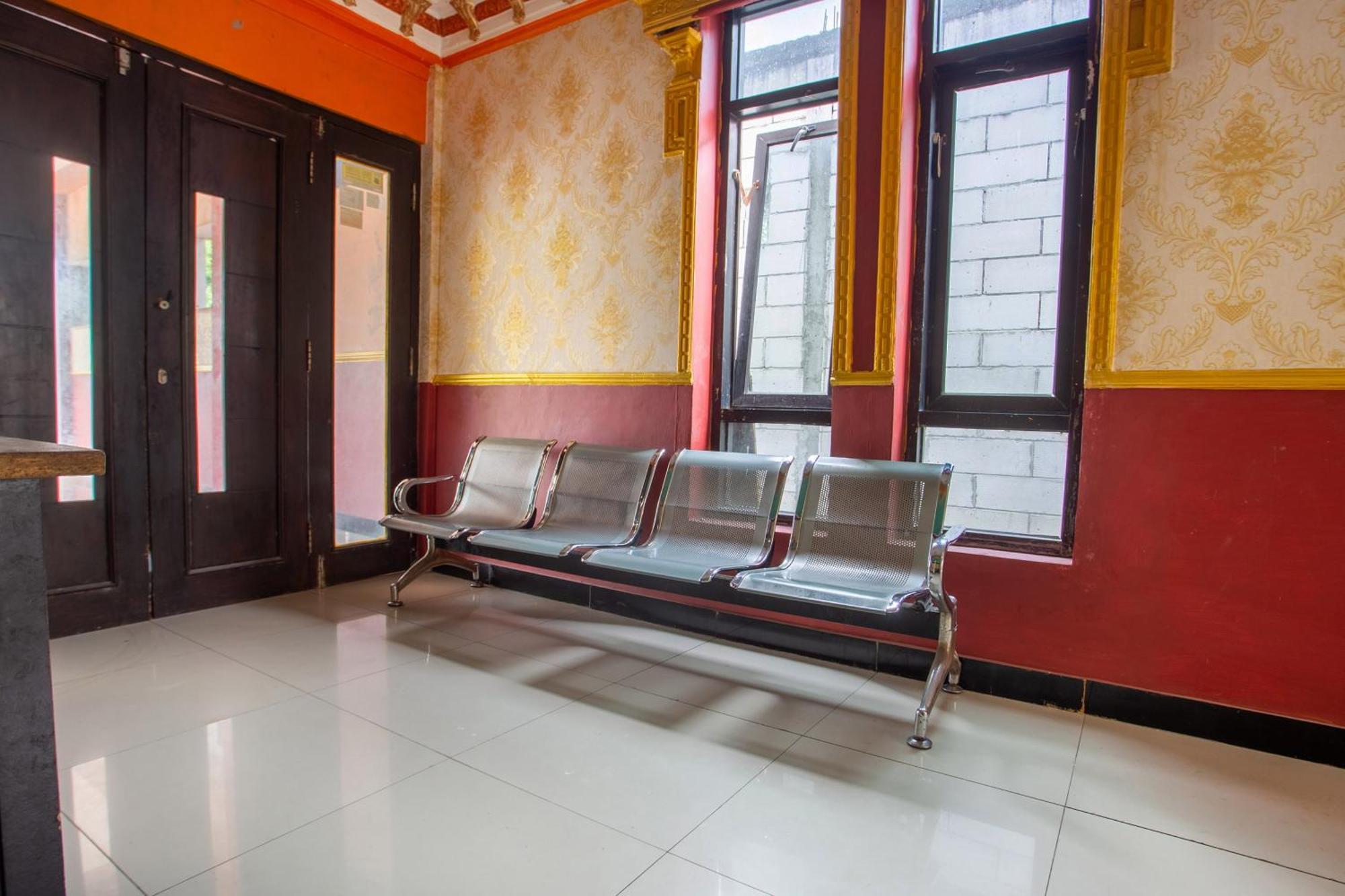 Spot On 2473 Buana Jaya Guest House Cilacap Ngoại thất bức ảnh