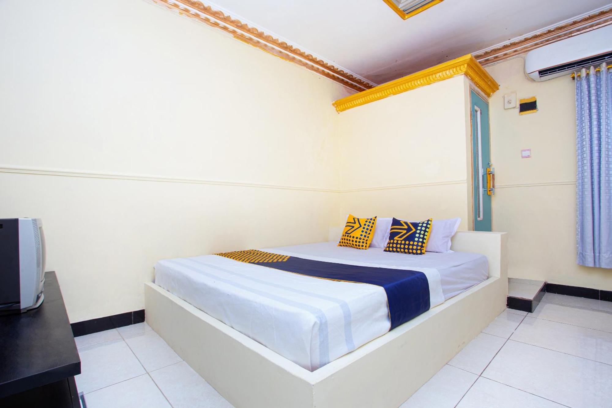 Spot On 2473 Buana Jaya Guest House Cilacap Ngoại thất bức ảnh